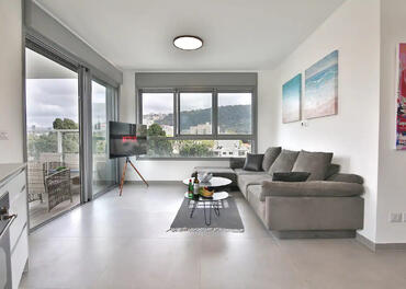 Luxurious Seaside 2 Bdrm Apartment